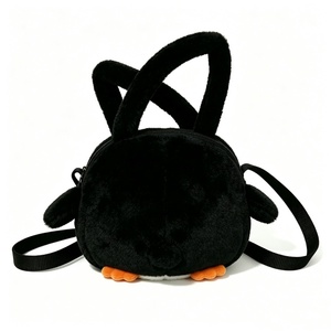 Sac à bandoulière personnalisé en peluche pingouin, sac à main en peluche pingouin mignon, sac à bandoulière pingouin noir et blanc, sac en peluche pour enfants sur le thème des animaux - Product Image 5