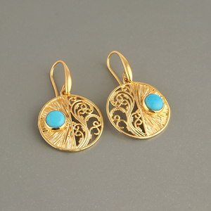 Pendientes bohemios minimalistas con una sola piedra de turquesa azul, diseño de filigrana, latón chapado en oro de 18k, joyería al por mayor. - Product Image 3
