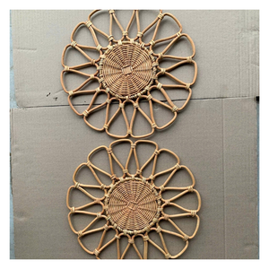 Set de table en rotin fait main avec motif floral |   Assiette de présentation en osier naturel pour une mise en scène élégante de la table - Product Image 5