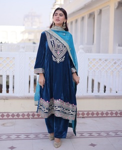 Salwar Kameez traditionnel indien pour toutes les occasions, tenue élégante pour femmes, prix de gros, qualité supérieure - Product Image 1