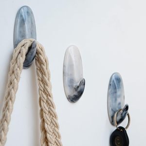 Ganchos Adhesivos de Resina Gris para Pared, Resistentes al Agua, Autoadhesivos, Modernos, Organizadores para el Hogar, Venta al Por Mayor - Product Image 1