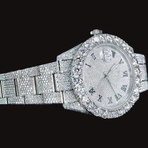 Superbe montre-bracelet de collection pour homme, style Hip Hop, avec cadran rond à chiffres romains, entièrement sertie de moissanite et de diamants, lunette entièrement pavée. - Product Image 2