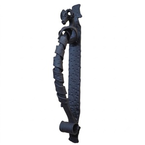 Poignée de portail en fer forgé résistant à la rouille, motif tête de bélier surélevée, style traditionnel, finition grain de bois, installation facile pour clôture - Product Image 1