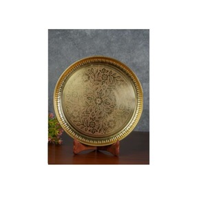 Plateau décoratif rond en laiton avec motif floral gravé et poignée, style traditionnel - Product Image 4