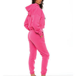 Ensemble sweat à capuche et jogging personnalisé avec logo pour femme – Tenue athleisure idéale pour la gym, le yoga et les journées de détente – Confortable et tendance - Product Image 2