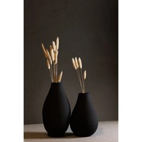 Vase de table minimaliste en fer forgé noir, fait main avec une finition lisse, pour la décoration moderne de la maison et les occasions de mariage