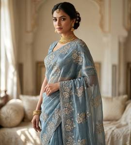 Telas SAREES: Material de satén Fandy puro con bordado de cuentas en la palu, con lentejuelas y borde con trabajo de corte. - Product Image 3
