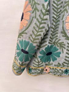 Chaqueta Suzani de Terciopelo Gris de Lujo con Bordado Floral, Manga Larga, Cuello Alto, Hecha a Mano, Estilo Bohemio, Ropa de Abrigo de Invierno para Mujer - Product Image 4