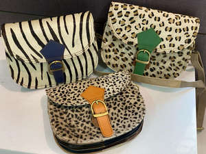 Bolso de cuero reciclado con estampado de animales a la moda para mujer con forro de nailon de una sola Correa, bandolera con estampado de caramelo - Product Image 2