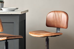 Chaise de bar Narwana haut de gamme très demandée, en cuir, structure en fer, marron foncé, pivotante, avec repose-pieds, pour cuisines et hôtels - Product Image 5