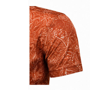 Chemise imprimée élégante pour homme avec un design numérique accrocheur, un matériau de qualité supérieure et un confort durable pour toutes les occasions - Product Image 4