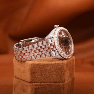 Splendide montre à diamants de luxe 28 mm, analogique à quartz, bracelet en moissanite argentée, verre saphir, mouvement ETA, étanche - Product Image 2