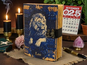 Carnet artisanal en cuir de buffle, motif arbre de vie, signe du zodiaque Lion, astrologie, multicolore, livre de sorts vierge, ombres, vintage, par Herb Heritage - Product Image 1