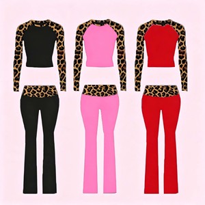 Ensemble de yoga 2 pièces pour femme : T-shirt court raglan à manches courtes et leggings évasés imprimé léopard – Tenue décontractée pour la gym et la détente - Product Image 3