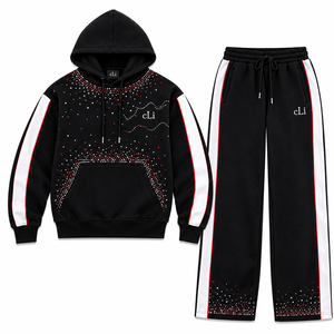 Ensembles de jogging tendance en molleton de coton personnalisé avec strass, comprenant des sweats à capuche amples noirs décontractés et des pantalons de survêtement à jambes larges avec empiècements latéraux, en gros - Product Image 4