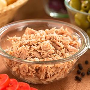 ปลาทูน่ากระป๋องคุณภาพดีและสดใหม่จากโรงงาน พร้อมจัดส่งสำหรับการสั่งซื้อขายส่ง - Product Image 1