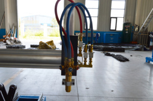 Máquina de corte por plasma CNC Jinan con generador de plasma americano para corte de metal de espesor máximo de 10mm - Product Image 5
