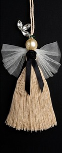 Porte-clés décoratif à franges avec perle et jupe en tulle, en coton beige - Product Image 6