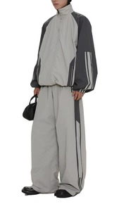 ชุดวอร์มแบบ unisex มีซิปเต็มตัว มีฮู้ด แต่งสีสันสไตล์สปอร์ต ทรงหลวม ผลิตจากโพลีเอสเตอร์ เหมาะสำหรับใส่ในฤดูใบไม้ร่วง มีกระเป๋าข้าง - Product Image 4