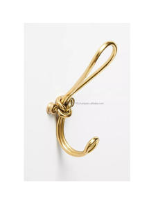 Ganchos de pared de latón rústico hechos a mano diseñados con estilo artístico y función duradera para la organización diaria del hogar - Product Image 3