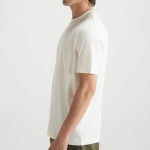 Camiseta Esencial para Hombre con Cuello Redondo, Personalizable, 180g, Algodón, Hombros Caídos - Product Image 5