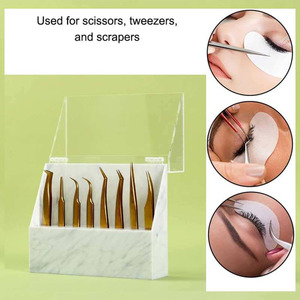 Organizador de encimera que ahorra espacio con acabado transparente y diseño de ranuras prácticas para exhibir herramientas y pinzas de forma ordenada. - Product Image 6