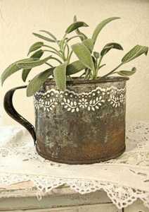 Panier de jardinage rustique en métal galvanisé avec bord festonné, poignée en corde et étiquette cœur, style ferme - Product Image 3