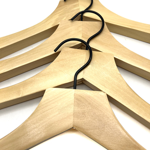 Cintres en bois épais personnalisés avec logo et crochets métalliques, commandes sur mesure acceptées, pinces à pantalons antidérapantes sur mesure - Product Image 2