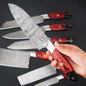 Ensemble de 8 couteaux de chef en acier Damas, manches en bois, design ambidextre, lames faites à la main à 67 couches, OEM professionnel - Product Image 3