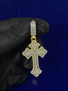 Colgante Gótico de Dos Tonos con Cruz y Diseño de Flor de Lis, Moissanita VVS, Chapado en Oro de 14K sobre Plata de Ley, Joyería Fina de Lujo para Hombre - Product Image 4