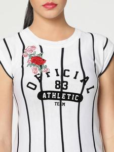 เสื้อกล้ามกีฬาผู้หญิงสีขาวลายทาง ปักลายดอกกุหลาบ คอกลม สไตล์สปอร์ต - Product Image 5
