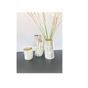Juego de Jarrones Decorativos Rústicos de Primera Calidad, Hechos a Mano con Cuerno de Búfalo Natural sobre Material de Bambú - Product Image 2