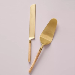 Ensemble de couverts en métal couleur or avec manche en bois, de qualité supérieure, pour la cuisine et la table. - Product Image 2