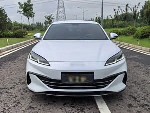 บีวายดี ซีล 06 ดีเอ็ม-ไอ 80KM พรีเมียม พีเอชอีวี ซีดาน 5 ที่นั่ง ไฟหน้า LED ยาง R18 พวงมาลัยซ้าย สีขาวภายนอก - Product Image 6