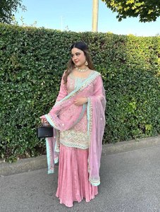 Ensemble Sharara Salwar Kameez 3 Pièces Prêt-à-Porter de Créateur, Style Ethnique Traditionnel Indien, Broderie, Coupe Ajustée, Réversible, Cousu pour les Fêtes - Product Image 2