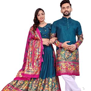Ce beau combo assorti de Kurta et de Lehenga pour hommes de présentation de couple pour la saison des festivals - Product Image 1