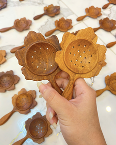 Cuillère de cuisine en bois du Vietnam, sculptée à la main, avec manche en forme de tournesol, ustensile de cuisine rustique, vaisselle artisanale fabriquée au Vietnam - Product Image 1