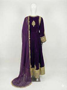 Vestido largo afgano de lujo con corpiño de terciopelo premium, intrincado bordado con hilo dorado y amplio vuelo circular. - Product Image 5