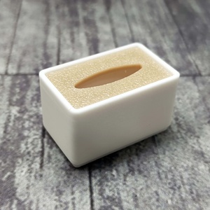 Caja de pañuelos en miniatura 1:6, cubierta moderna de plástico PLA para casa de muñecas, juguete, decoración blanca unisex para mayores de 14 años - Product Image 1