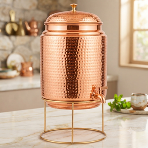 Réservoir d'eau artisanal en cuivre martelé avec support pour usage nuptial, provenant de l'exportation indienne internationale. Cuivre pur certifié - Product Image 1