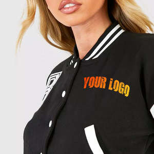 Blouson universitaire noir pour femme, coupe courte, manches longues, col rabattu, boutonnage, imprimé logo, vêtement d'extérieur décontracté pour l'automne - Product Image 3