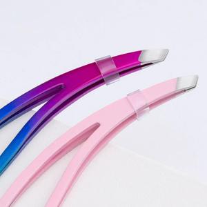 Pince à épiler professionnelle de haute qualité personnalisée pour sourcils et cils, en acier inoxydable, à pointe droite, légère, pour l'épilation et la beauté - Product Image 2