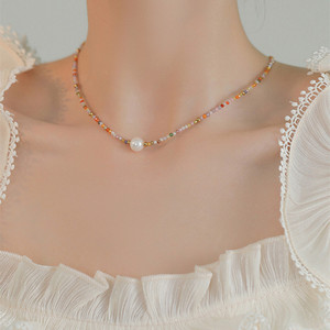 Collier en perles d'eau douce colorées de style rétro pour femmes, design de niche, clavicule, luxe léger, sensation haut de gamme - Product Image 2