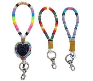 Porte-clés brodé design Bull et porte-clés perlé brodé à la main pour filles d'Inde - Product Image 4