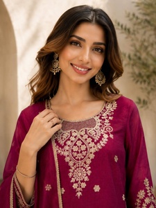 Costume de mariée Salwar très demandé pour les mariages et les fêtes, provenant d'un fournisseur indien, disponible à prix de gros. - Product Image 4