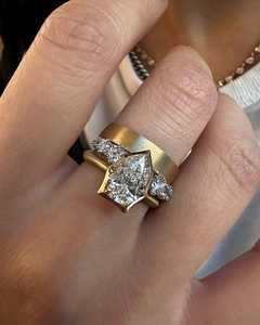 Bague de fiançailles en diamant de laboratoire taille poire, or massif 14K 18K, monture à griffes matifiées, solitaire, pour femme, vente en gros - Product Image 4
