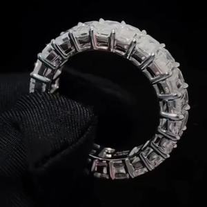 เพชรทรงกลมเจียระไนแบบบริลเลียนท์ น้ำหนัก 0.50 กะรัต สีแฟนซีสดใส เพชรเลี้ยงในห้องปฏิบัติการ ตัวเรือนทอง 9K สำหรับแหวนหมั้นแบบคลาสสิกที่ได้รับการรับรอง - Product Image 2