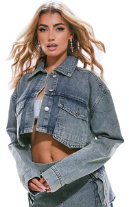 สัมผัสประสบการณ์ความหรูหราขั้นสุดยอดด้วยผ้าคุณภาพสูงพิเศษและการตกแต่งที่เหนือระดับ เสื้อเดนิมผู้หญิงแบบใหม่ขายส่งและสามารถปรับแต่งได้ - Product Image 4