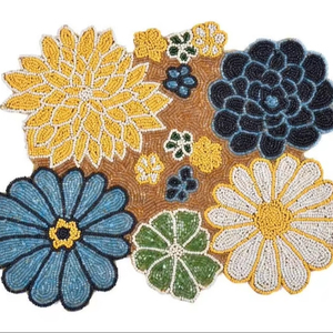 Sets de table rectangulaires faits à la main en feuilles de palmier vertes tissées avec des perles de verre, artisanat décoratif Sami pour restaurant, hôtel, table à manger - Product Image 6
