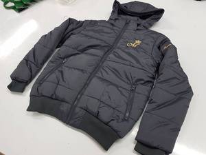 Chaqueta cortavientos impermeable premium para hombre con cierre frontal, construcción ligera de poliéster y estilo cómodo para el día a día - Product Image 4